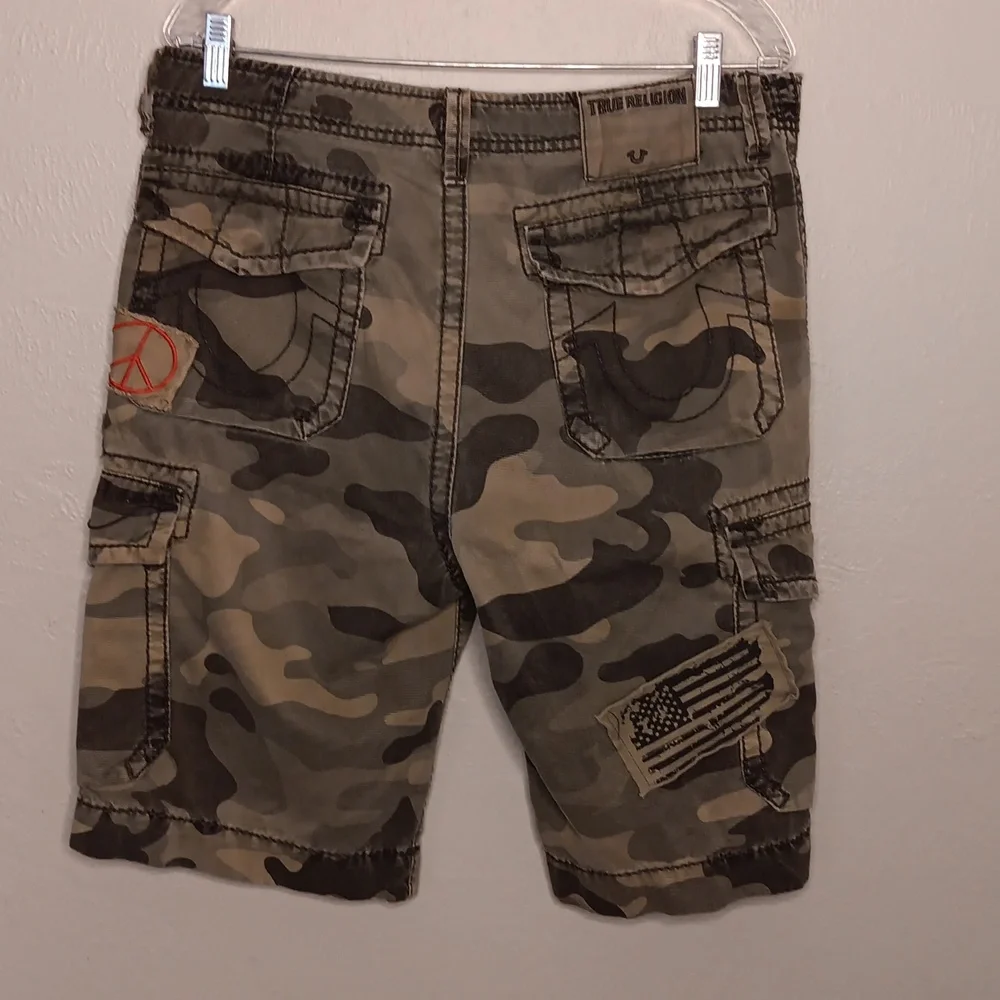 True Religion Camo Cargo Shorts Y2K Size 32